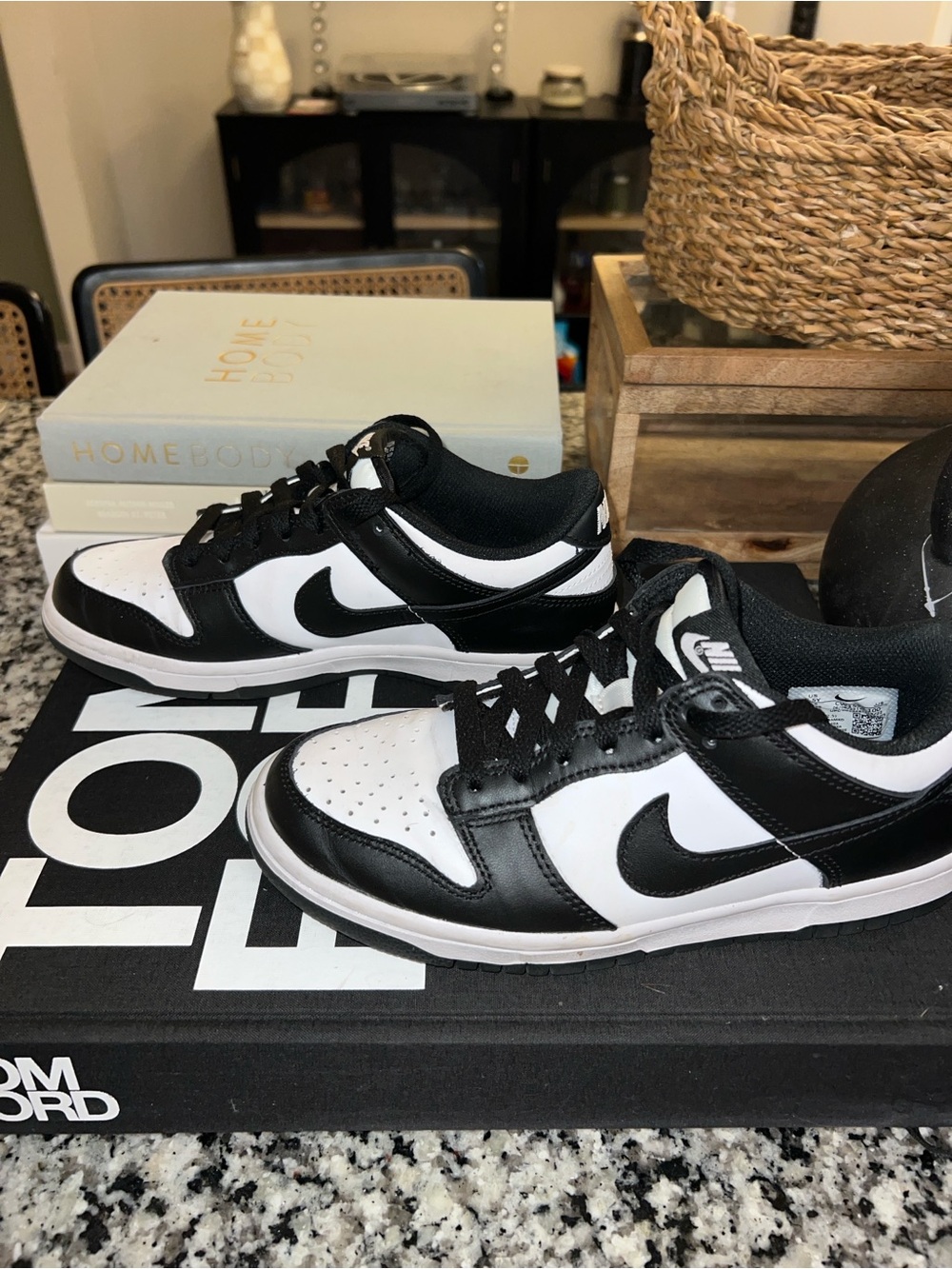 Nike Dunk Low Black and White Big Kids - Picture 4 of 6